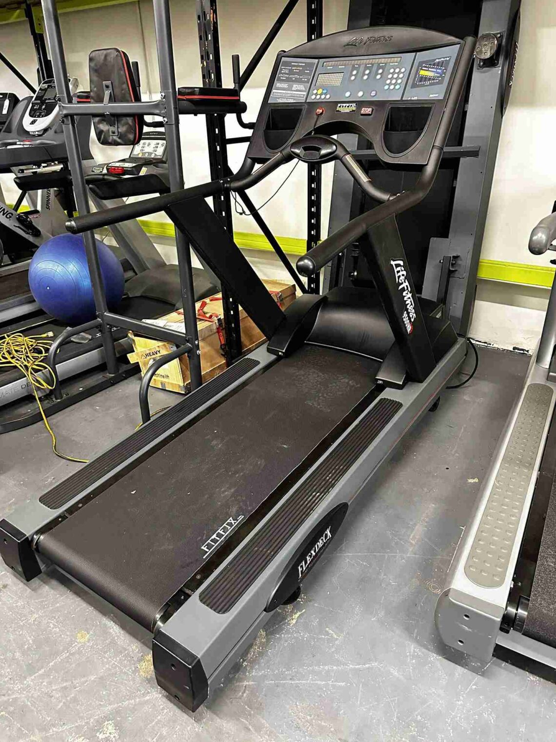 Life Fitness 9500HR Next Generation Treadmill – reconditioned – price reduced